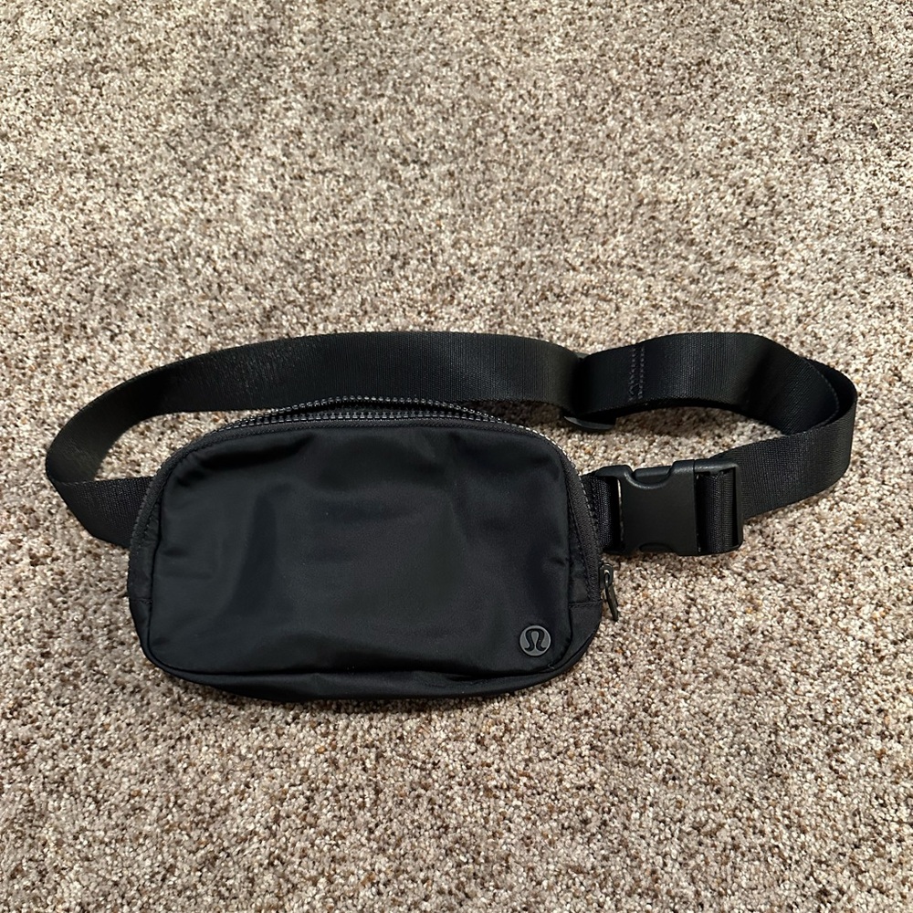 Lululemon Everywhere Belt Bag 1L